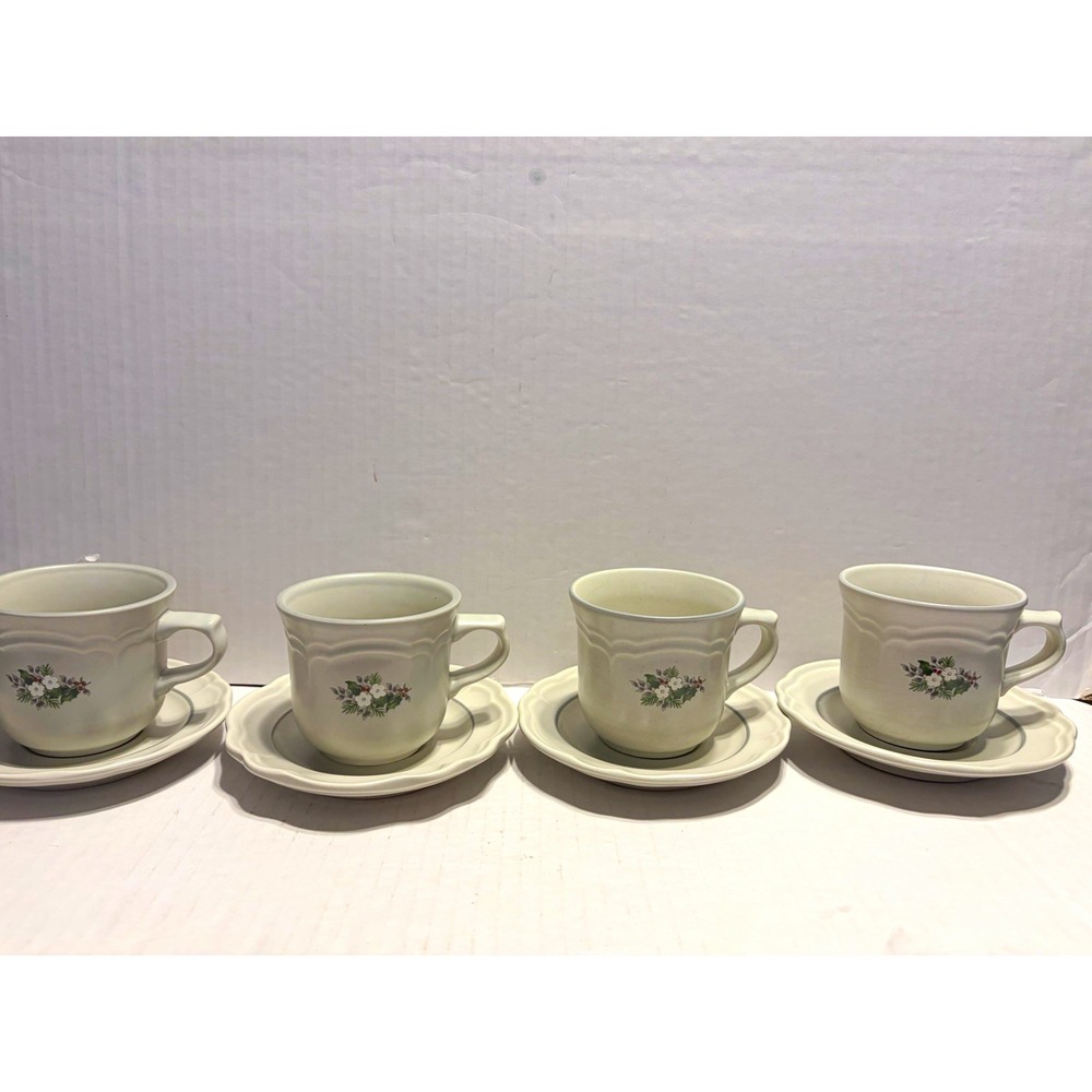Vintage Pfaltzgraff Christmas Heirloom Flat Cups & Scalloped Saucers Set of 4